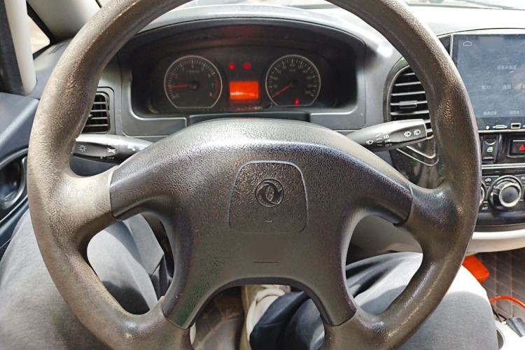 Used FORTHING Lingzhi 2015 M3 1.6L 7-Seater Luxury Model Steering Wheel