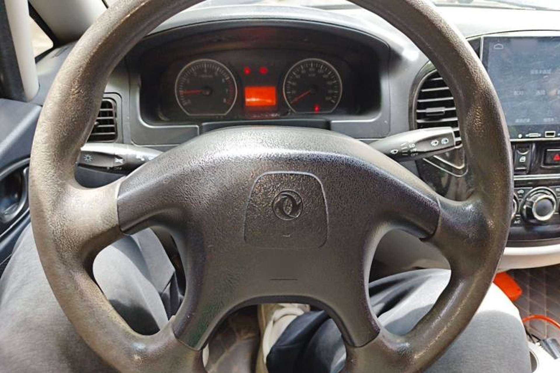 Used FORTHING Lingzhi 2015 M3 1.6L 7-Seater Luxury Model Steering Wheel