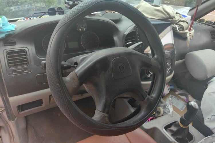Used FORTHING Lingzhi 2015 V3 1.5L 7-seat Standard Model Steering Wheel