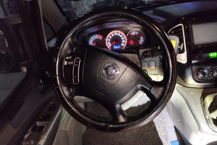 Used FORTHING Lingzhi 2015 M5 Q3 2.0L 7-seat Long-Wheelbase Luxury Model Steering Wheel