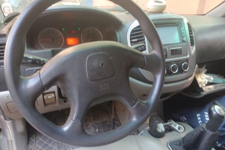 Used FORTHING Lingzhi 2015 M3 1.6L 7-Seater Luxury Model Steering Wheel