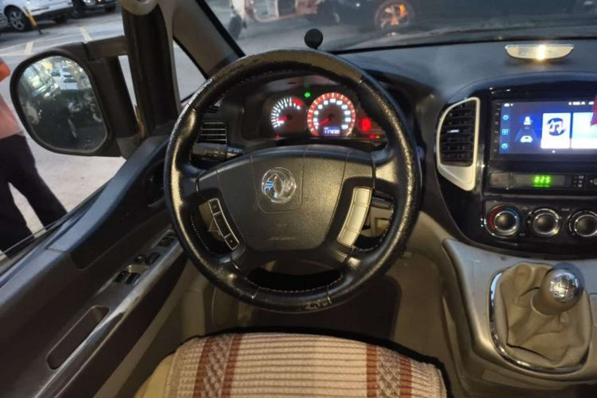 Used FORTHING Lingzhi 2015 M5 Q3 2.0L 7-seat Long-wheelbase Comfort Version Steering Wheel