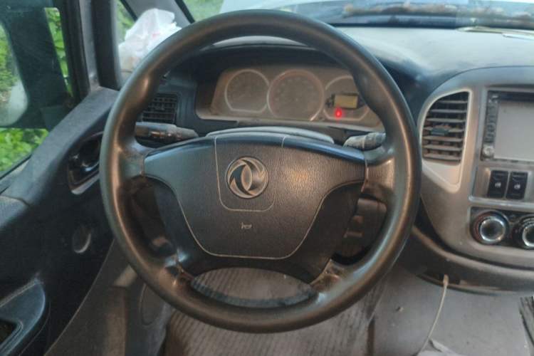 Used FORTHING Lingzhi 2015 M5 Q7 2.0L 7-seat Long-Wheelbase Comfort Model Steering Wheel