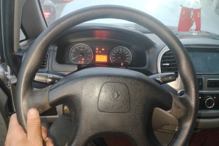 Used FORTHING Lingzhi 2015 M3 1.6L 7-Seater Comfort Model Steering Wheel