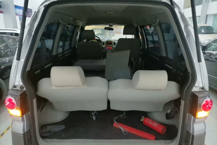 Used FORTHING Lingzhi 2015 M3 1.6L 7-Seater Standard Model Trunk