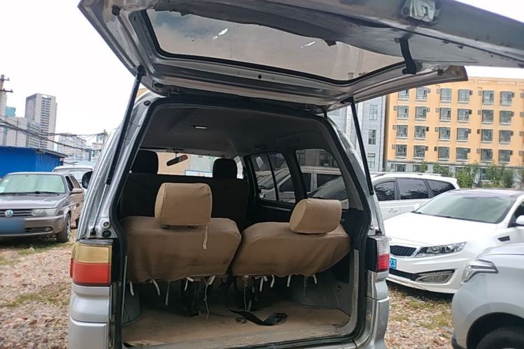 Used FORTHING Lingzhi 2015 V3 1.5L 7-seat Standard Model Trunk