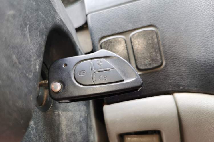 Used FORTHING Lingzhi 2015 V3 1.5L 7-seat Standard Model Vehicle Key
