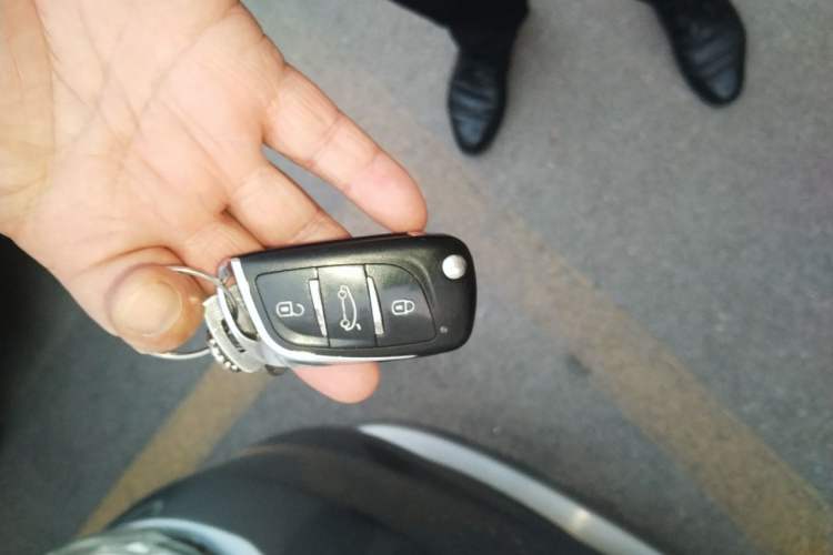 Used FORTHING Lingzhi 2015 M3 1.6L 7-Seater Comfort Model Vehicle Key