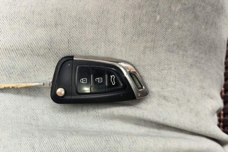 Used FORTHING Lingzhi 2015 M3 1.6L 7-Seater Comfort Model Vehicle Key