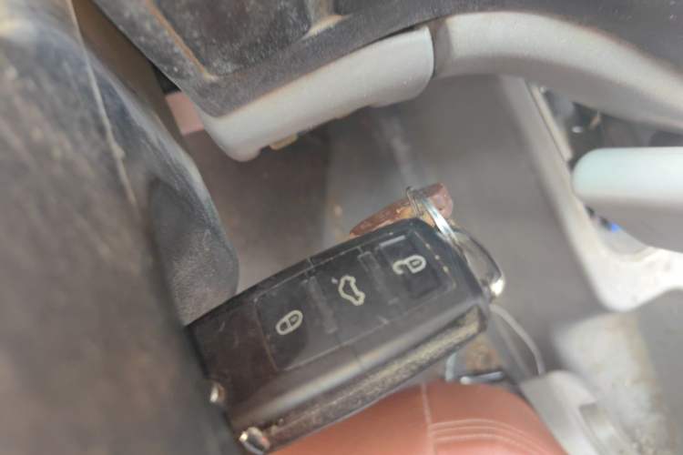 Used FORTHING Lingzhi 2015 V3 1.5L 7-seat Standard Model Vehicle Key