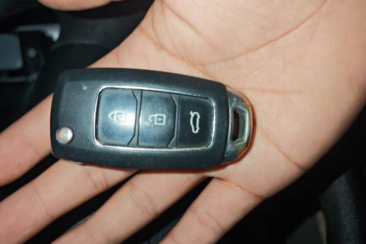 Used FORTHING Lingzhi 2015 V3 1.6L 7-Seater Standard Model Vehicle Key