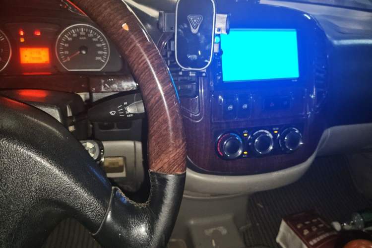 Used FORTHING Lingzhi 2015 M3 1.6L 7-Seater Comfort Model Audio And AC Panel