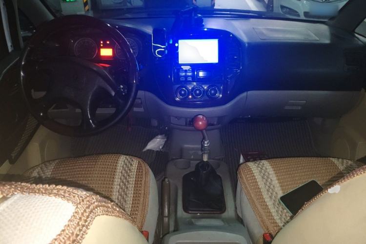 Used FORTHING Lingzhi 2015 M3 1.6L 7-Seater Comfort Model Center Console