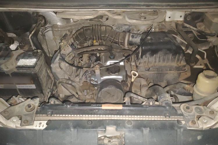 Used FORTHING Lingzhi 2015 M3 1.6L 7-Seater Comfort Model Engine Bay