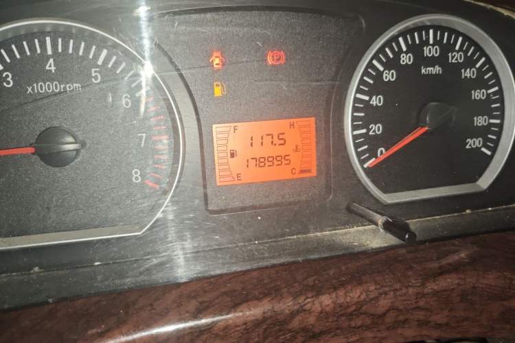 Used FORTHING Lingzhi 2015 M3 1.6L 7-Seater Comfort Model Odometer Close Up