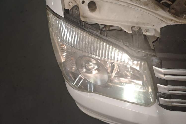 Used FORTHING Lingzhi 2015 M3 1.6L 7-Seater Comfort Model Right Front Headlight