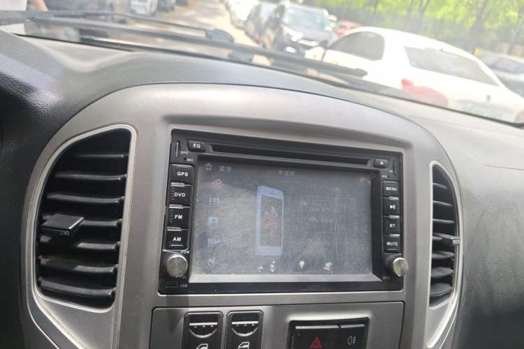 Used FORTHING Lingzhi 2015 M3 1.6L 7-Seater Standard Model Audio And AC Panel