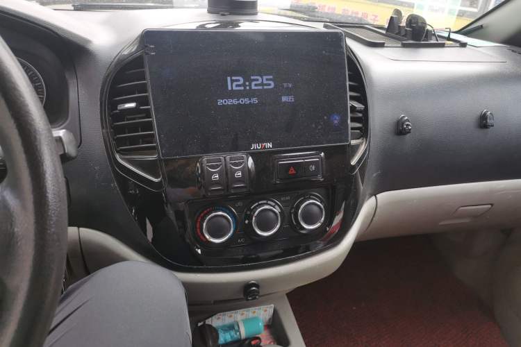 Used FORTHING Lingzhi 2015 M3 1.6L 7-Seater Standard Model Audio And AC Panel