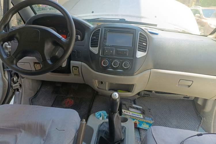 Used FORTHING Lingzhi 2015 V3 1.5L 7-Seater Luxury Model Audio And AC Panel