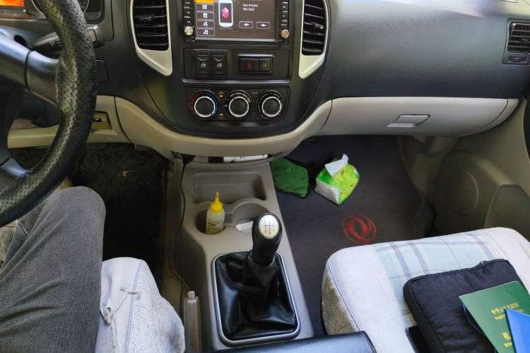 Used FORTHING Lingzhi 2015 V3 1.5L 7-Seater Comfort Model Audio And AC Panel
