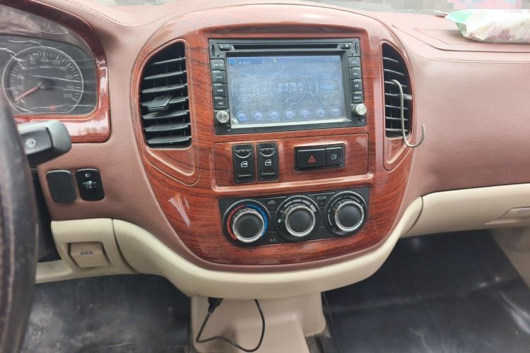 Used FORTHING Lingzhi 2015 M3 1.6L 7-Seater Comfort Model Audio And AC Panel