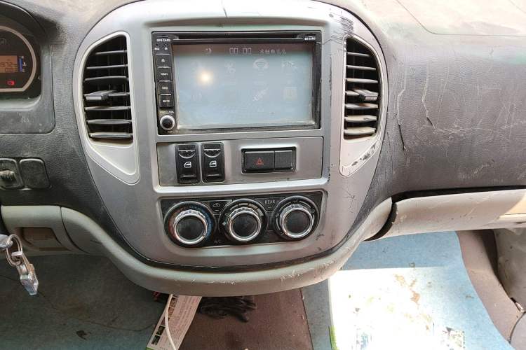 Used FORTHING Lingzhi 2015 M5 Q7 2.0L 7-seat Long-Wheelbase Comfort Model Audio And AC Panel