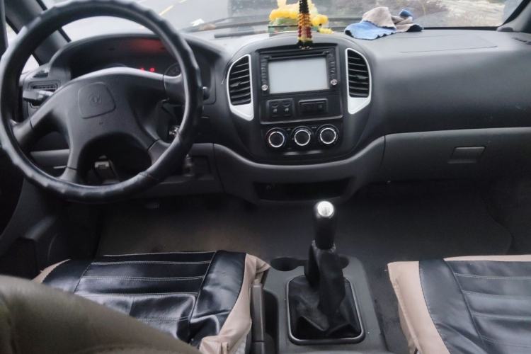 Used FORTHING Lingzhi 2015 V3 1.5L 5-Seater Special Offer Model Center Console
