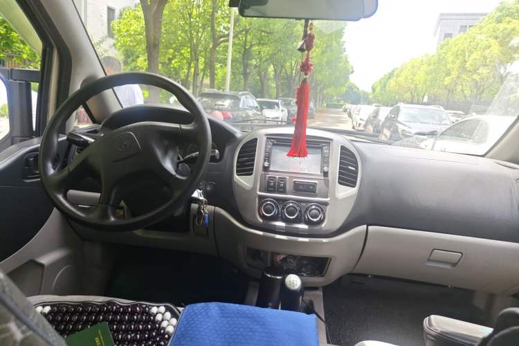 Used FORTHING Lingzhi 2015 M3 1.6L 7-Seater Standard Model Center Console