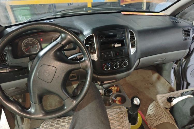 Used FORTHING Lingzhi 2015 V3 1.5L 7-seat Standard Model Center Console