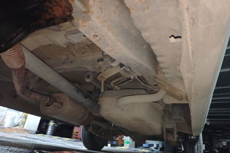 Used FORTHING Lingzhi 2015 V3 1.5L 7-seat Standard Model Chassis Front Left