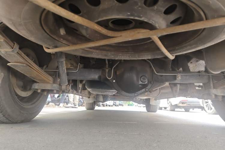 Used FORTHING Lingzhi 2015 M3 1.6L 7-Seater Standard Model Chassis Rear