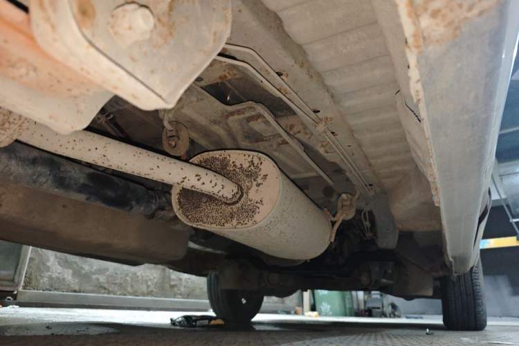 Used FORTHING Lingzhi 2015 V3 1.5L 7-seat Standard Model Chassis Rear Right