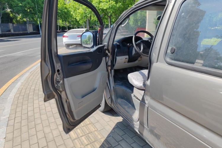 Used FORTHING Lingzhi 2015 V3 1.5L 7-seat Standard Model Driver Seat