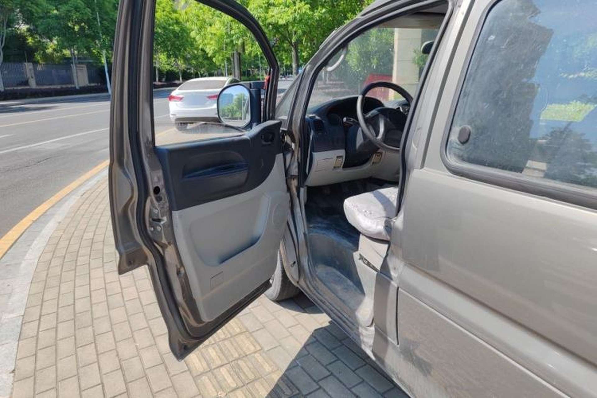 Used FORTHING Lingzhi 2015 V3 1.5L 7-seat Standard Model Driver Seat
