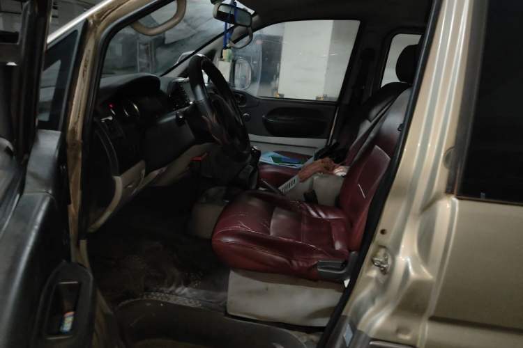 Used FORTHING Lingzhi 2015 V3 1.6L 7-Seater Standard Model Driver Seat