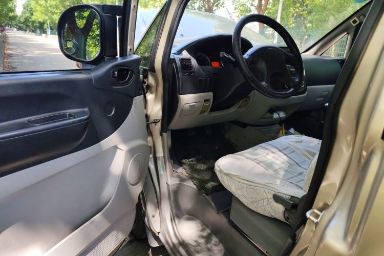 Used FORTHING Lingzhi 2015 V3 1.5L 7-Seater Comfort Model Driver Seat