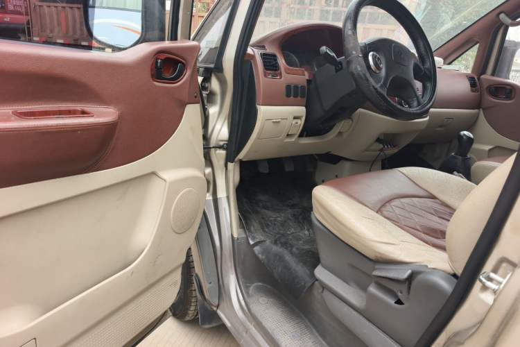 Used FORTHING Lingzhi 2015 M3 1.6L 7-Seater Comfort Model Driver Seat