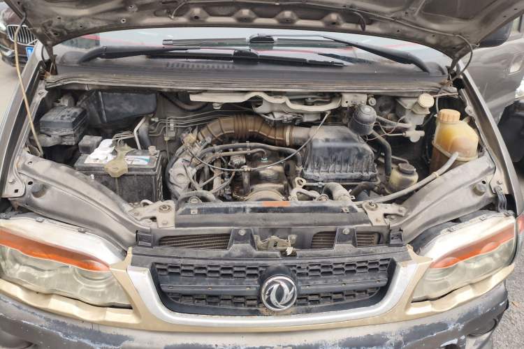 Used FORTHING Lingzhi 2015 V3 1.5L 5-Seater Special Offer Model Engine Bay