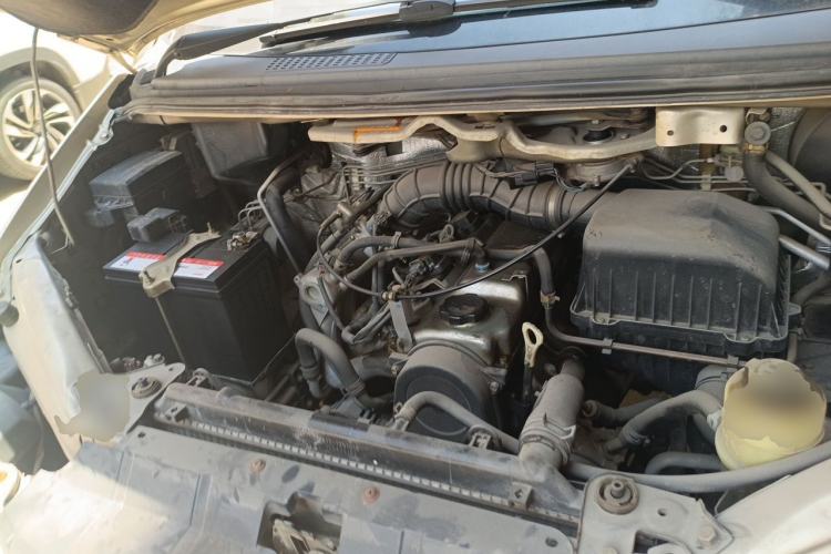 Used FORTHING Lingzhi 2015 V3 1.5L 7-Seater Luxury Model Engine Bay