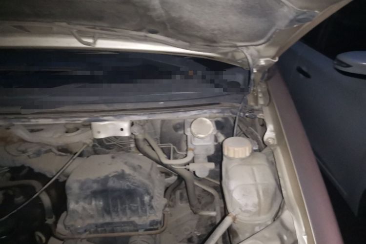 Used FORTHING Lingzhi 2015 M3 1.6L 7-Seater Luxury Model Engine Bay Left