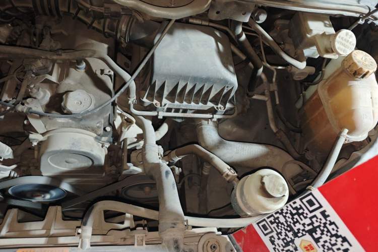 Used FORTHING Lingzhi 2015 V3 1.5L 7-seat Standard Model Engine Bay Left