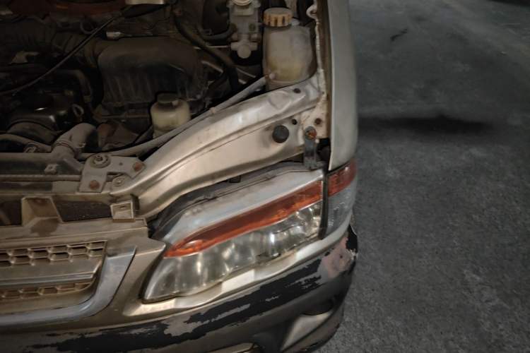 Used FORTHING Lingzhi 2015 V3 1.6L 7-Seater Standard Model Engine Bay Left