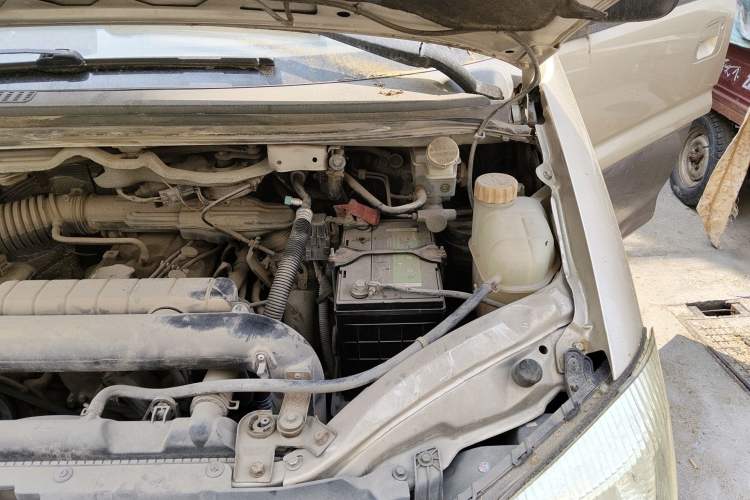 Used FORTHING Lingzhi 2015 M5 Q7 2.0L 7-seat Long-Wheelbase Comfort Model Engine Bay Left