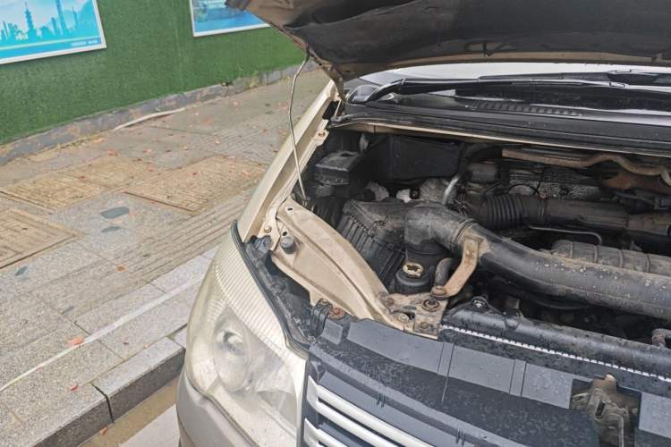 Used FORTHING Lingzhi 2015 M5 Q7 2.0L 7-seat Long-Wheelbase Comfort Model Engine Bay Right