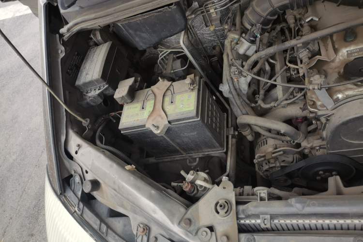 Used FORTHING Lingzhi 2015 M3 1.6L 7-Seater Standard Model Engine Bay Right