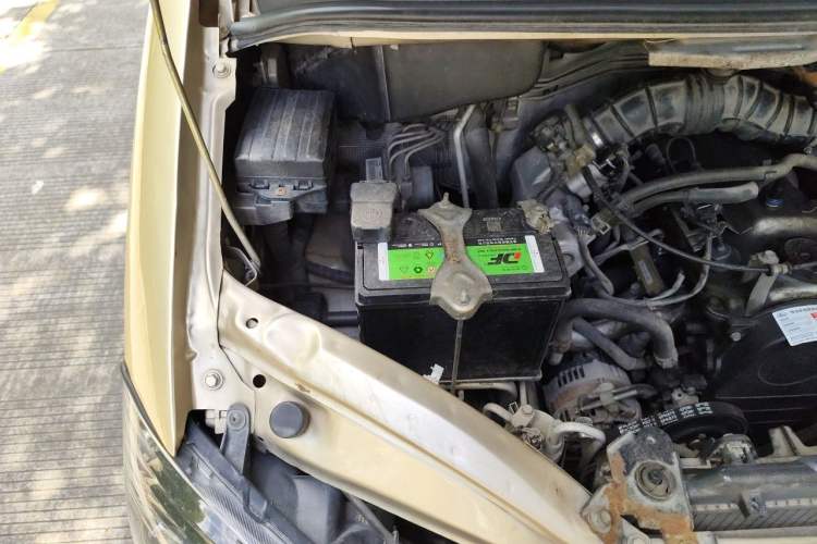 Used FORTHING Lingzhi 2015 V3 1.5L 7-Seater Comfort Model Engine Bay Right