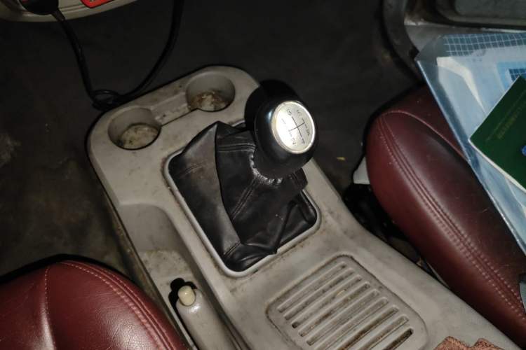 Used FORTHING Lingzhi 2015 V3 1.6L 7-Seater Standard Model Gear Lever