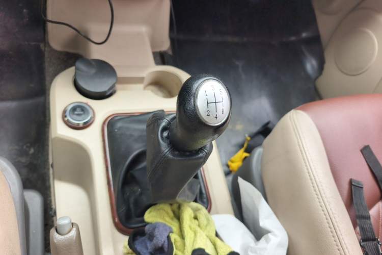 Used FORTHING Lingzhi 2015 M3 1.6L 7-Seater Comfort Model Gear Lever