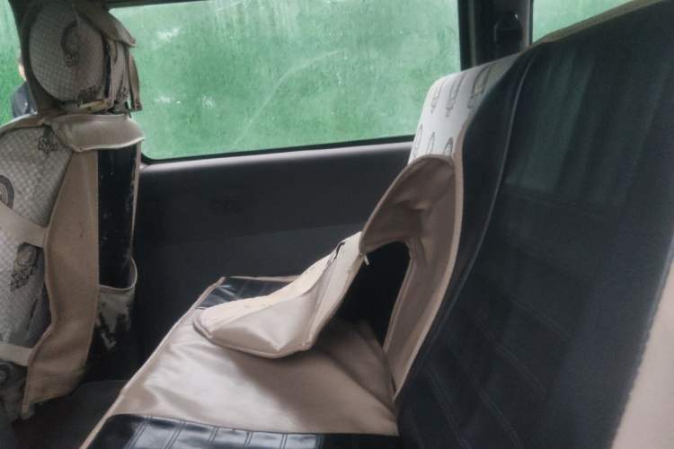 Used FORTHING Lingzhi 2015 V3 1.5L 5-Seater Special Offer Model Left Rear Seat