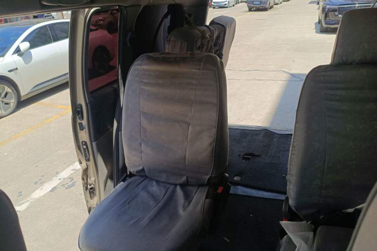 Used FORTHING Lingzhi 2015 V3 1.5L 7-Seater Luxury Model Left Rear Seat